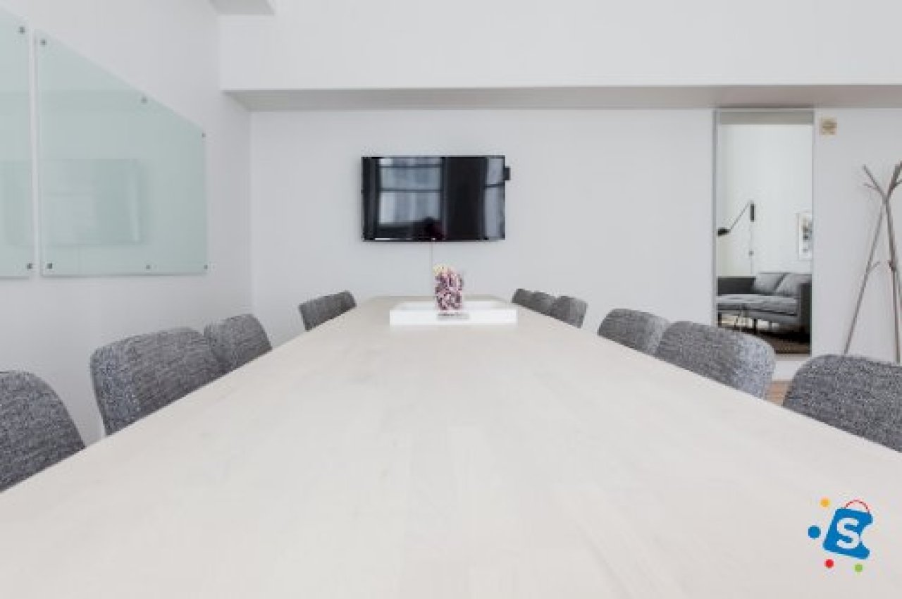 Cheap Ways to Decorate Your New Office with Used Items.