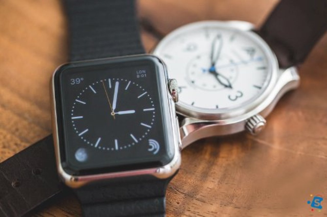 Pros and Cons of Using Smartwatches and Traditional Watches.