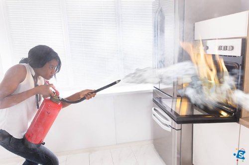 Dos and Don'ts When Using a Fire Extinguisher.