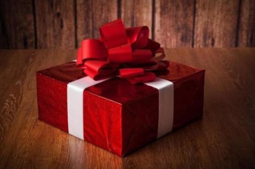 10 Creative Birthday Gift Ideas for Her.