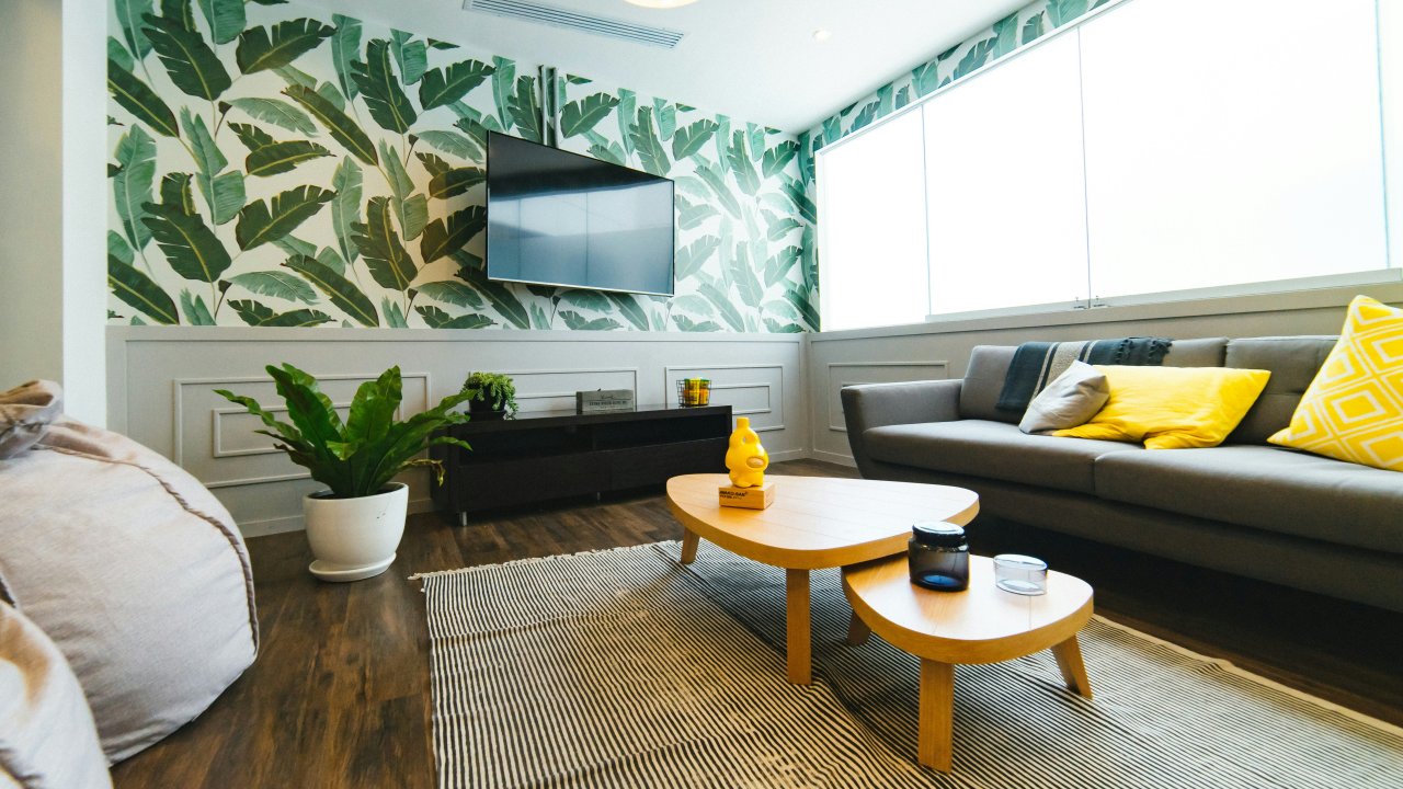Minimalist Home Tip: Seasonal Decluttering is the Key!