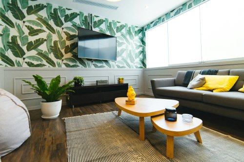 Minimalist Home Tip: Seasonal Decluttering is the Key!