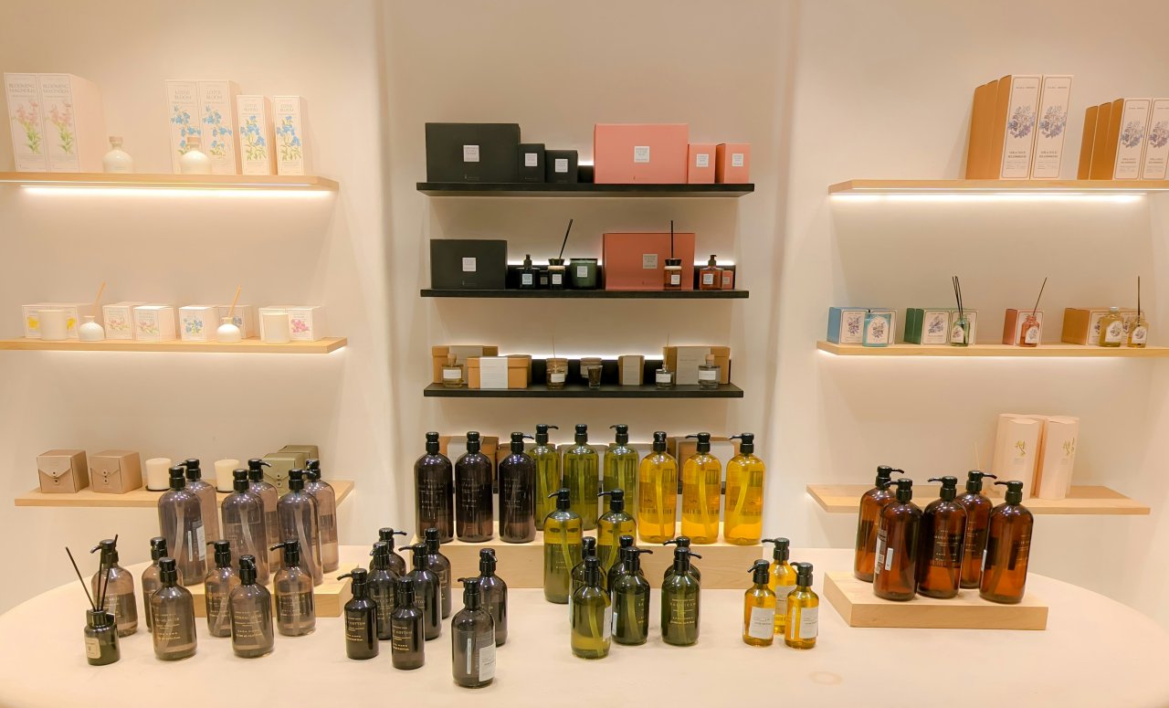 5 Signature Scents for Women: Elevate Your Fragrance Game