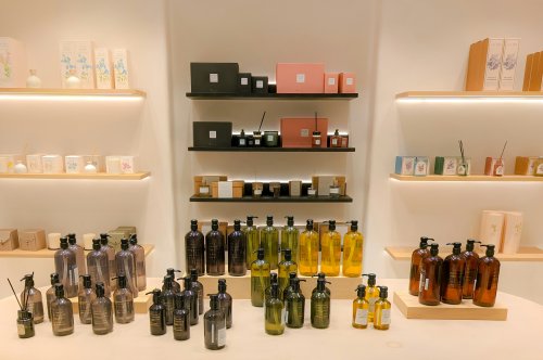 5 Signature Scents for Women: Elevate Your Fragrance Game