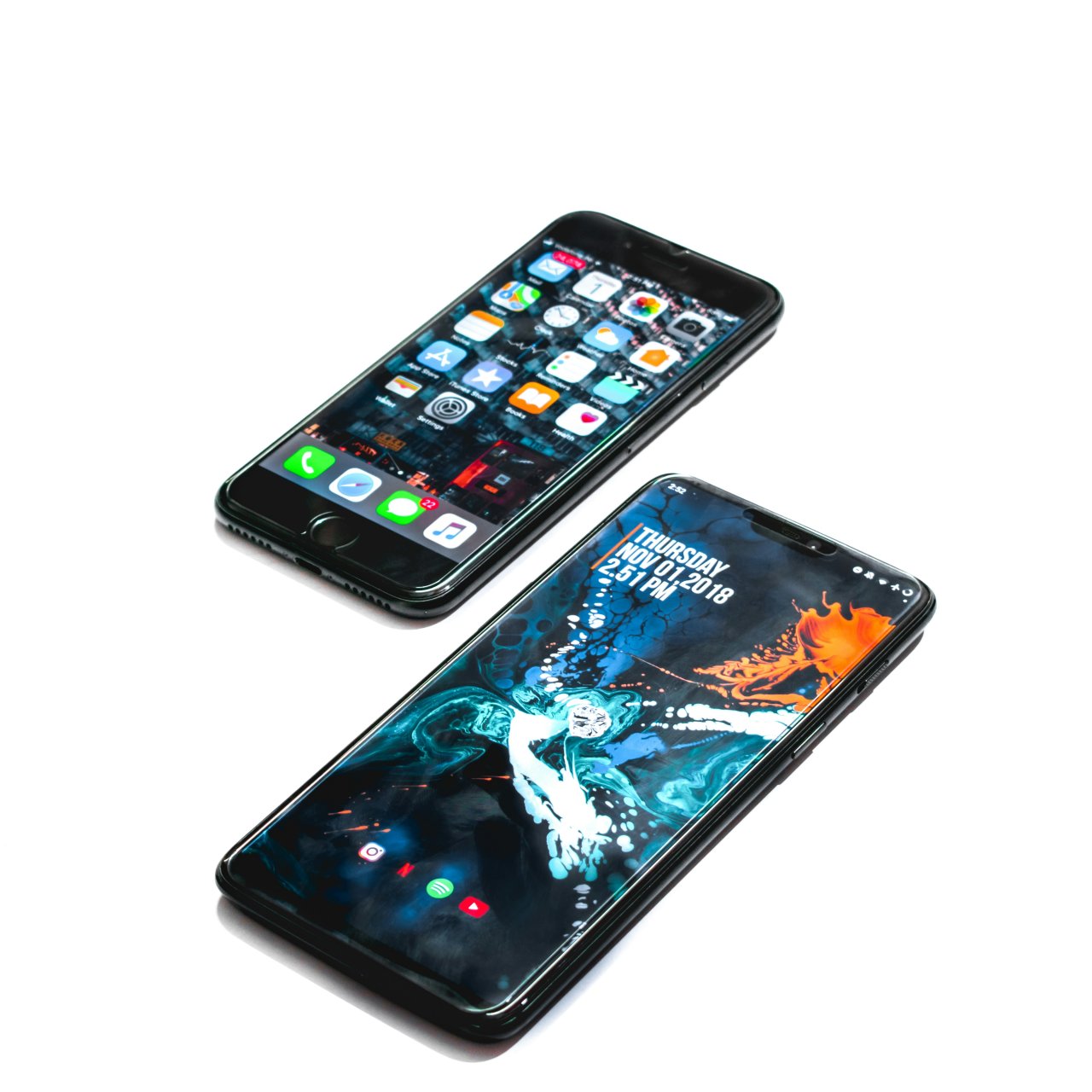 Battle of the OS: Android vs. iOS in 2024 - Which is Right for You?