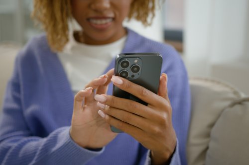 Phones With Built-In AI That Think for You – Are They Worth It?