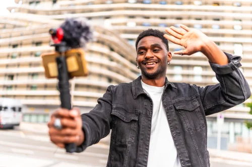 Budget Tech for YouTubers – Second-Hand Gear That Looks Professional