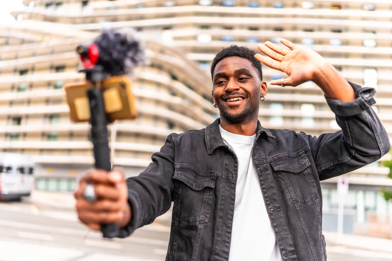 Budget Tech for YouTubers – Second-Hand Gear That Looks Professional