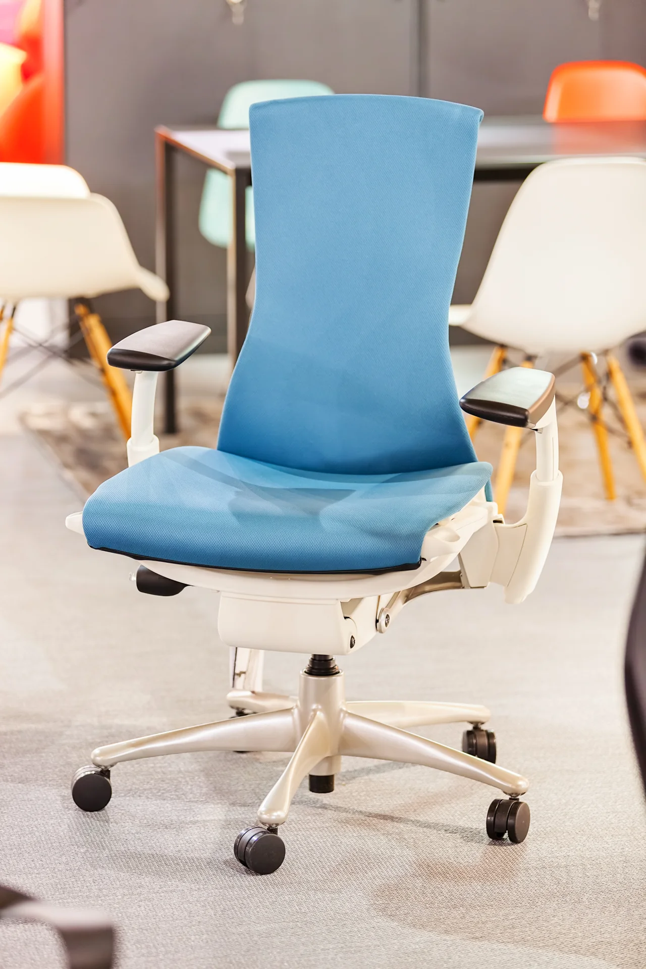 Work Smarter, Sit Better: Why It’s Time to Make the Switch to Ergonomic Furniture
