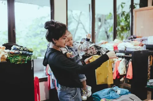 Fashion for Families: How Parents Can Save on Kids’ Clothing by Buying Preloved