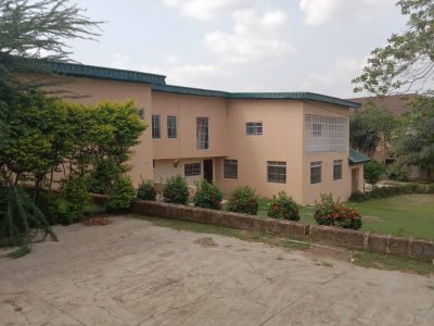 Tastefully finished 4 bedroom duplex and 2 bedroom flat at Iyaganku GRA, Ibadan