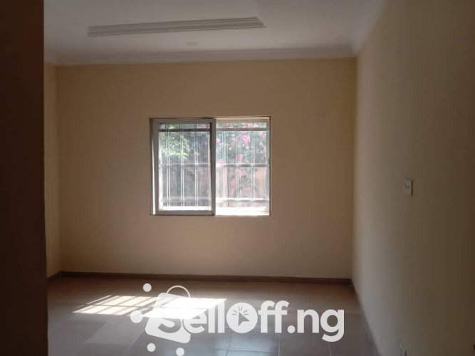 Tastefully finished 4 bedroom duplex and 2 bedroom flat at Iyaganku GRA, Ibadan