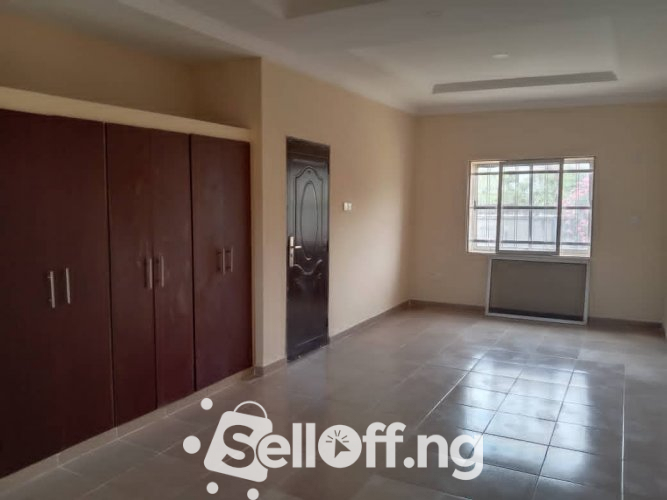 Tastefully finished 4 bedroom duplex and 2 bedroom flat at Iyaganku GRA, Ibadan