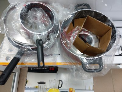 Prestige 7pcs non-stick cooking ware.