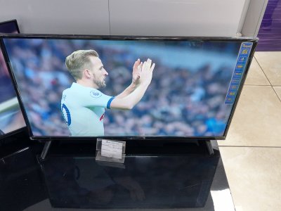 Royal FHD Television( Model 40 DM110 LED)