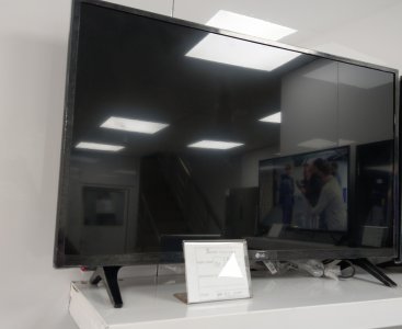 Brand new LG FHD television(32 LM50)