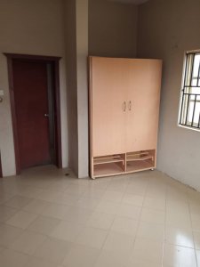 Modern 3 Bedroom Flat With All Facilities At Cele Rainbow (off tiper garage road) 9