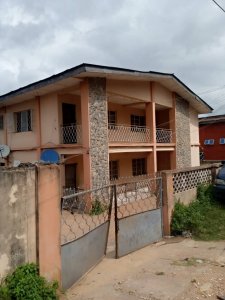 Property for sale at ring road Dikat Ayan Niyi street (4 flat)