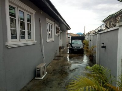 Four bedrooms bungalow all rooms ensuites with C of O Commodore area, Elebu, Ibadan for sale. 2