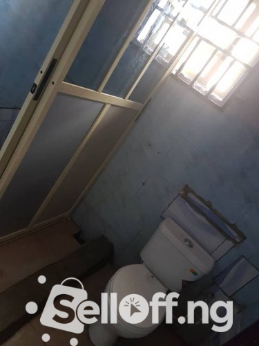Newly renovated 3bed room flat with all modern facilities @ Abegunde Off Orita challenge, Ibadan.