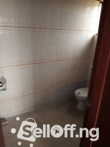 Modern 3 Bedroom Flat With All Facilities At Cele Rainbow (off tiper garage road)