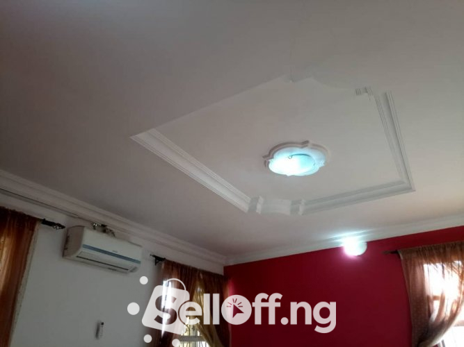 Four bedrooms bungalow all rooms ensuites with C of O Commodore area, Elebu, Ibadan for sale.