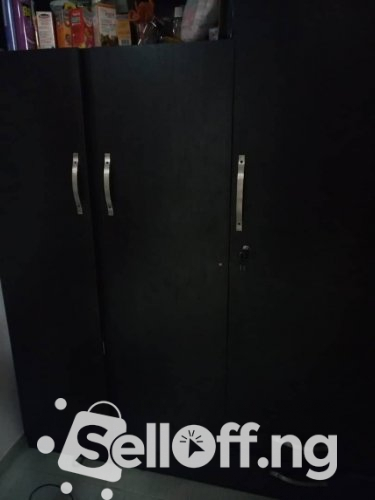 Four bedrooms bungalow all rooms ensuites with C of O Commodore area, Elebu, Ibadan for sale.