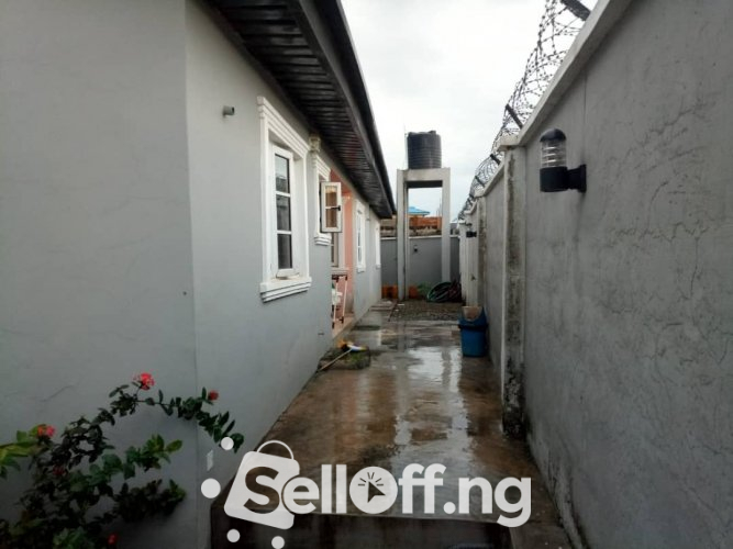 Four bedrooms bungalow all rooms ensuites with C of O Commodore area, Elebu, Ibadan for sale.