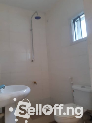 7 unit of newly renovated 3bedrooms and 2 units of 2bedrooms situated at Agodi UCH Area Carlton Gate Exclusive Hotel.