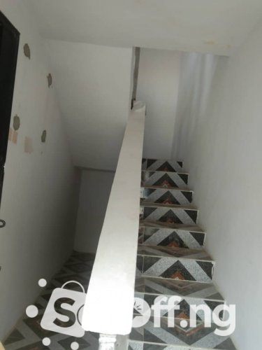 To let: 3bedroom flat at Olusoji, Oluyole estate off Akala Express, Ibadan.