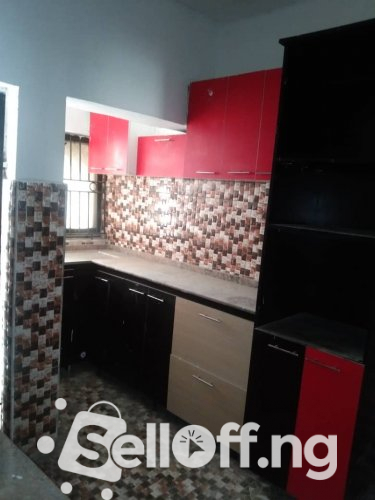 To let: 3bedroom flat at Olusoji, Oluyole estate off Akala Express, Ibadan.