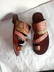 Nicely Patterned Palm Slippers