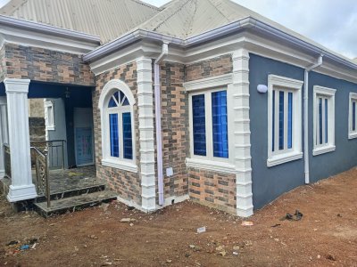 A newly built 3 bed bungalow at Kasunmu off Akala express (Distress Sale)