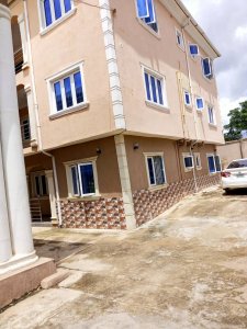 TO LET: Tastefully built 2 bedroom flat with modern facilities