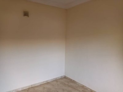 To let: A room and parlor Self contained at Opposite Taska station Akala express. 4