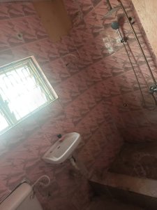 TO LET: 2UNITS OF 4 BEDROOM FLATS, IBADAN 4