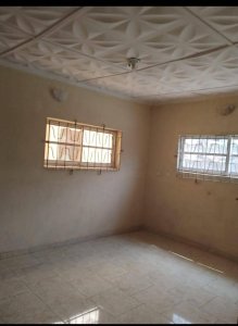 Newly renovated 2/3bedroom flat also available in same compound at new bodija