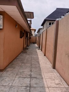 FOR SALE. 5BEDROOM BUNGALOW FOR SALE 4