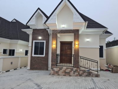 A detached 4 bedroom bungalow self compound at carlton gate estate, Akobo, Ibadan 4