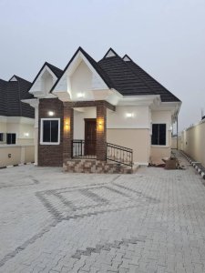 A detached 4 bedroom bungalow self compound at carlton gate estate, Akobo, Ibadan