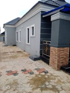 To let: Tastefully Built 4 Bedrooms Bungalow, self compound at Olorunkemi Estate