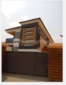 To Let: (Direct brief) A year old, semi furnished modern standard 3 bedroom flat at Kasumu estate off Akala express