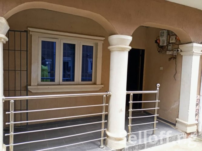 TO LET: Tastefully built 2 bedroom flat with modern facilities