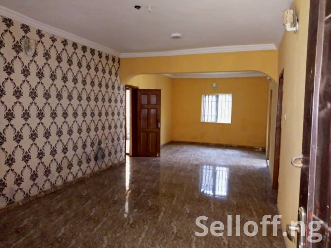 TO LET: Tastefully built 2 bedroom flat with modern facilities