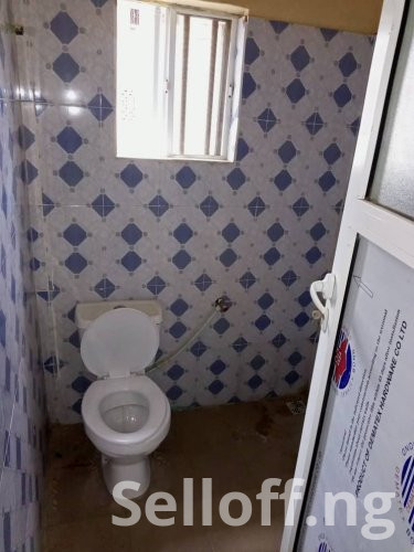 TO LET: Tastefully built 2 bedroom flat with modern facilities