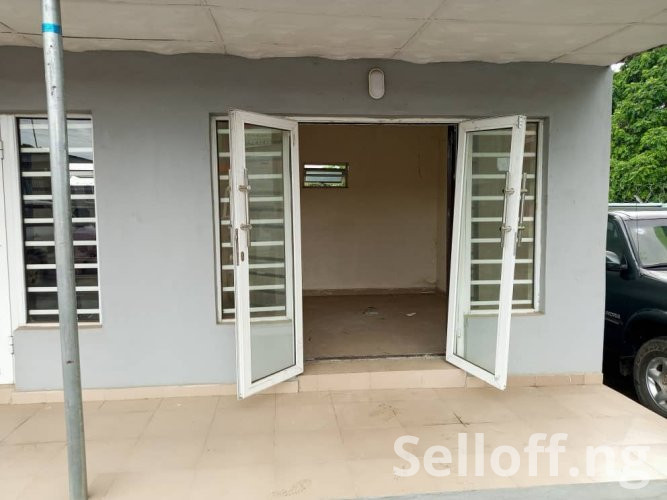 To Let: An office space at Akala express by the road side