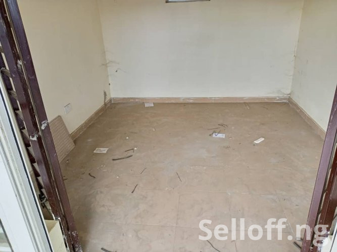 To Let: An office space at Akala express by the road side