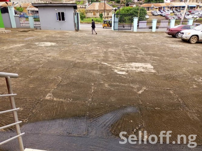 To Let: An office space at Akala express by the road side