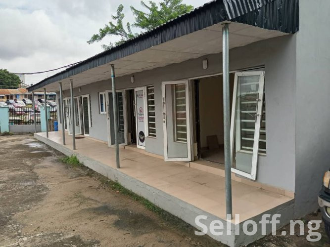 To Let: An office space at Akala express by the road side