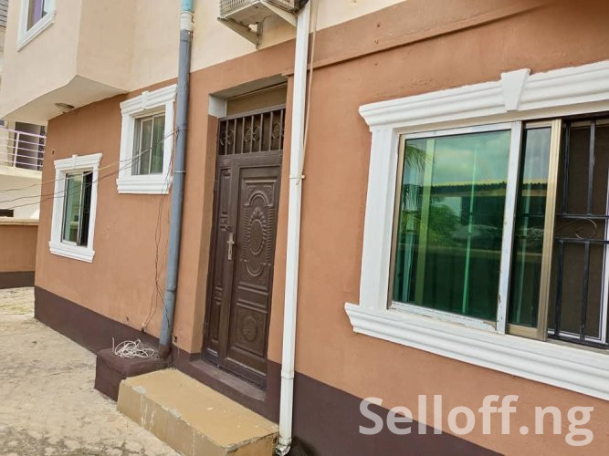 To let: A room and parlor Self contained at Opposite Taska station Akala express.